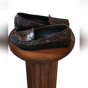 Women's Stuart Weitzman Slip On Loafers Shoes  Brown Croc Patent Leather Sz 7